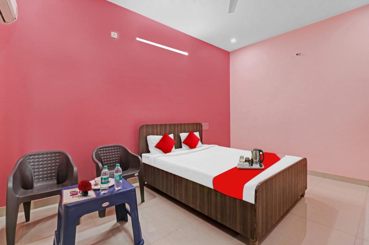 Oyo Flagship Golden Suites Bangalore