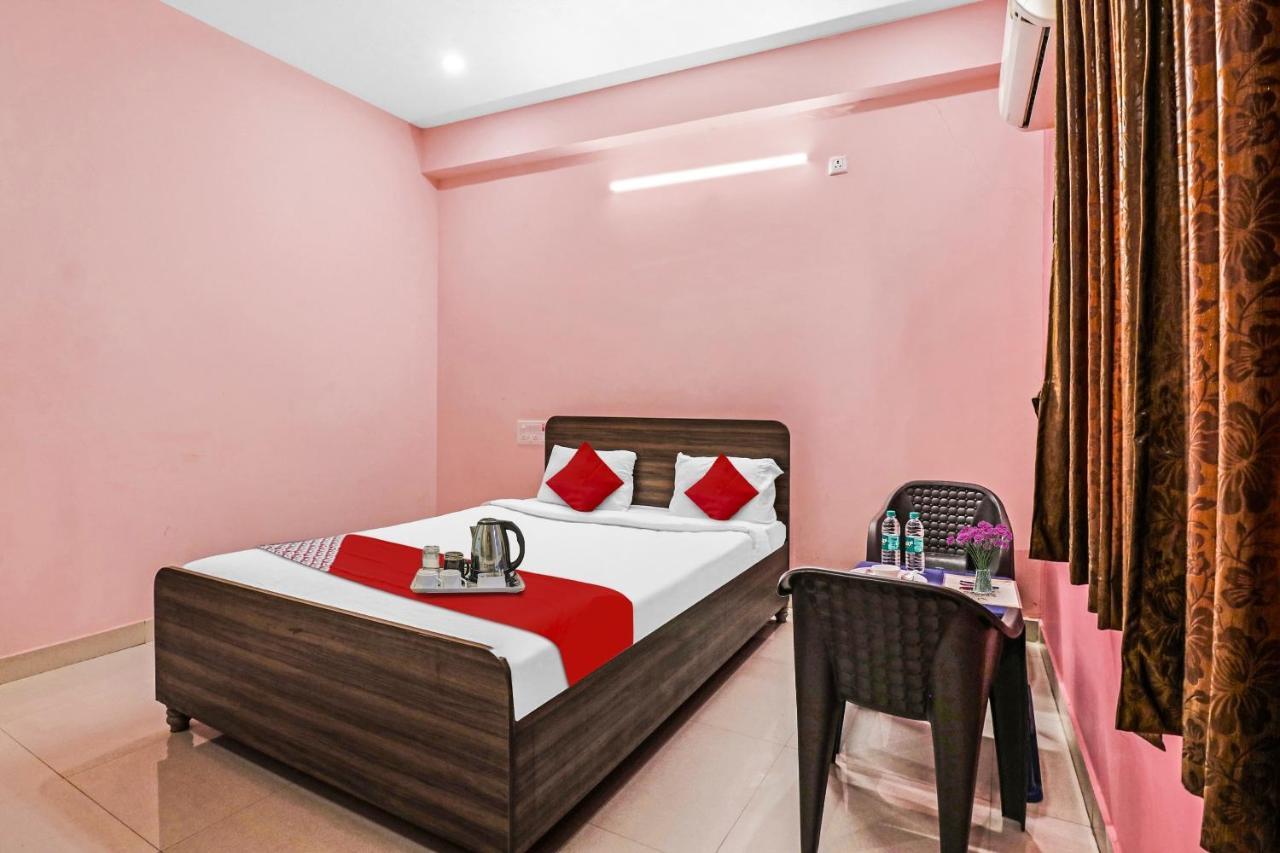 Hotel Oyo Flagship Golden Suites 3*