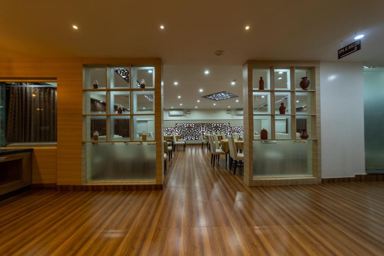 Hotel Tetrad - International Airport Road Hebbal 3*