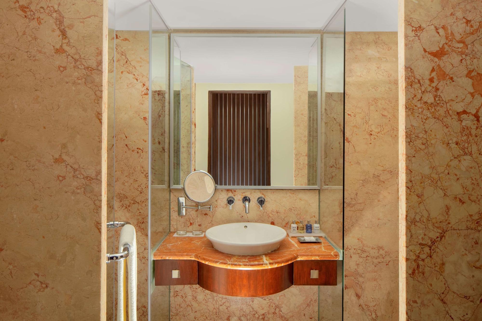 Hotel Radisson Blu Atria 5*