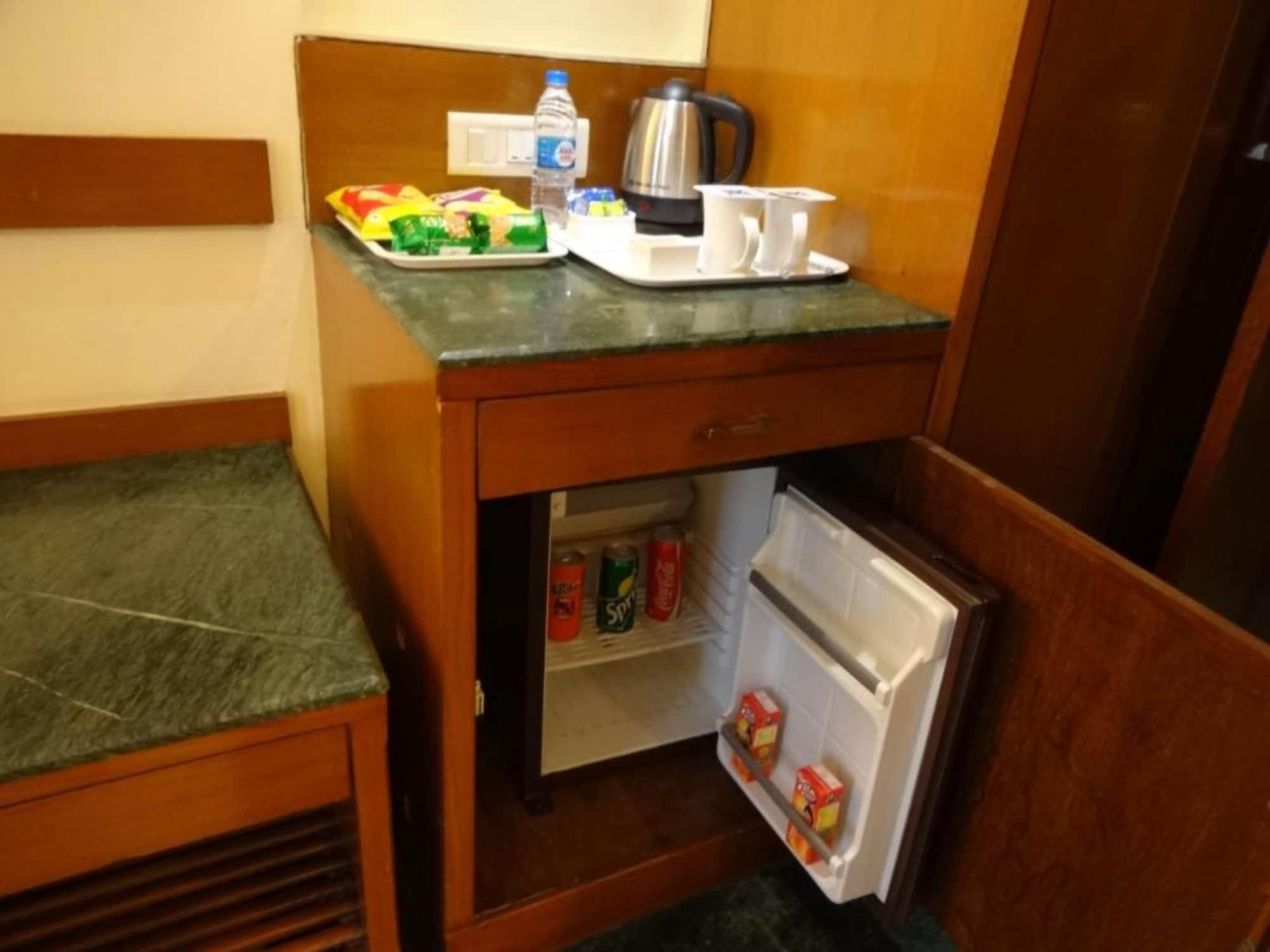 Hotel J P Cordial