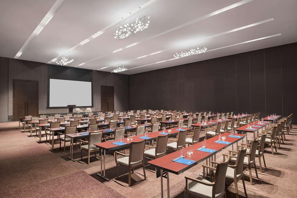 Hilton Embassy Manyata Business Park * Bangalore