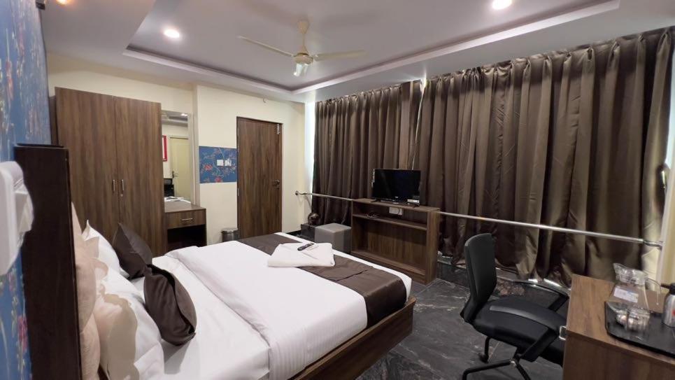 Ur Residency New Bel Road Hotel