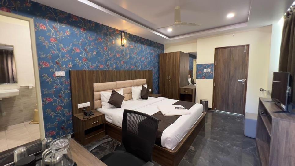 Ur Residency New Bel Road Hotel