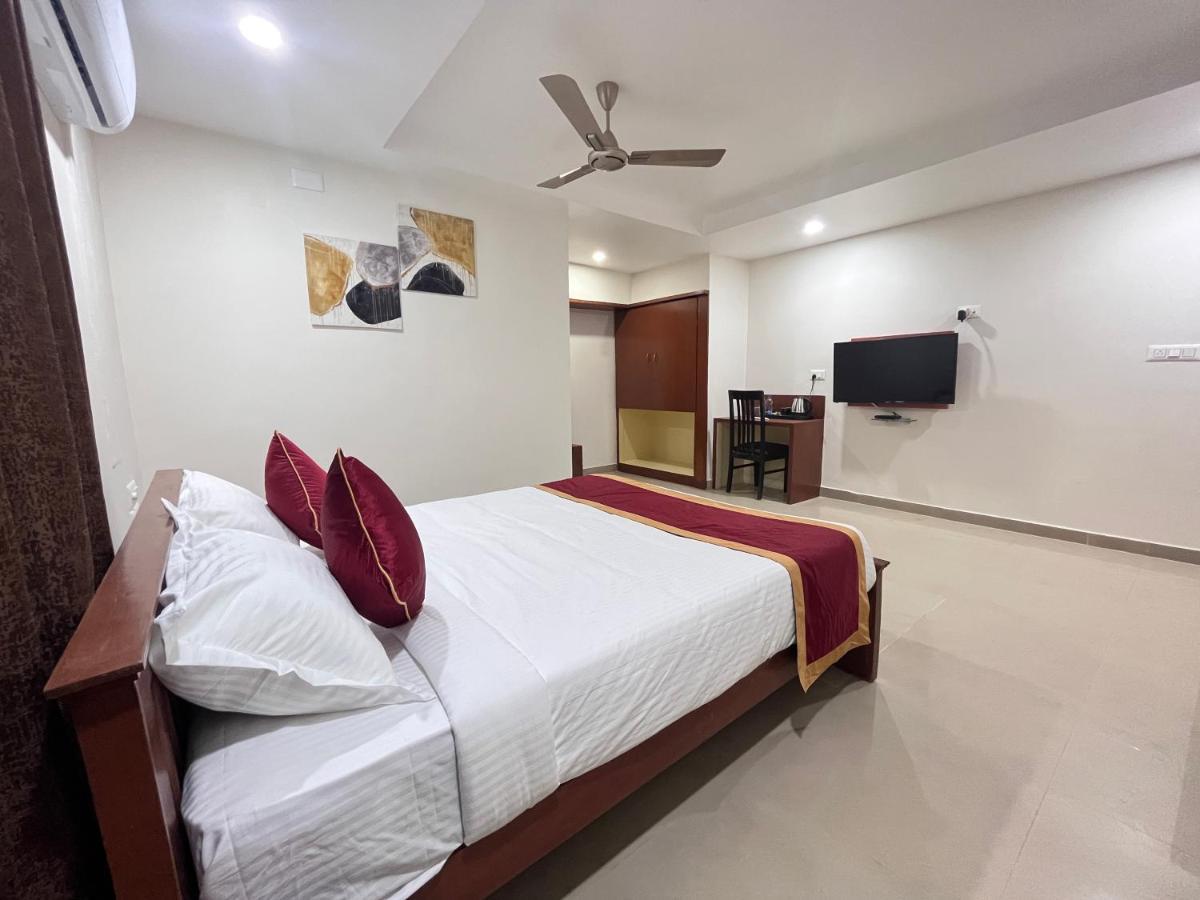 Hotel Royal Flora Koramangala 3*