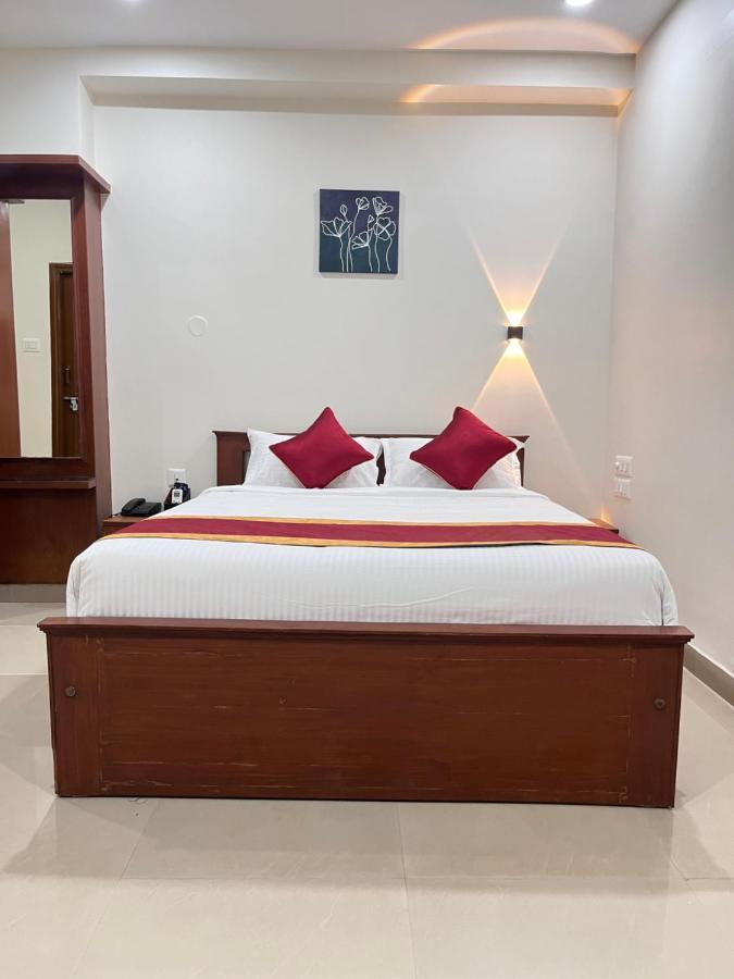 Royal Flora Koramangala Hotel 3*