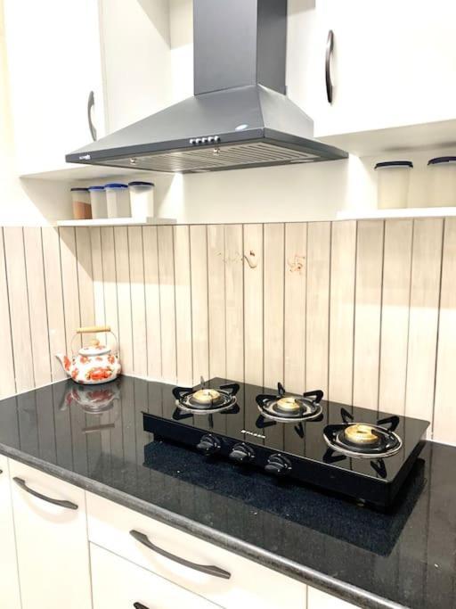 Apartment Posh Couple Friendly Near Itpl *