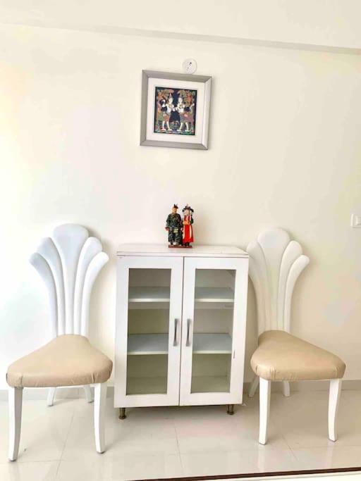 Apartment Posh Couple Friendly Near Itpl