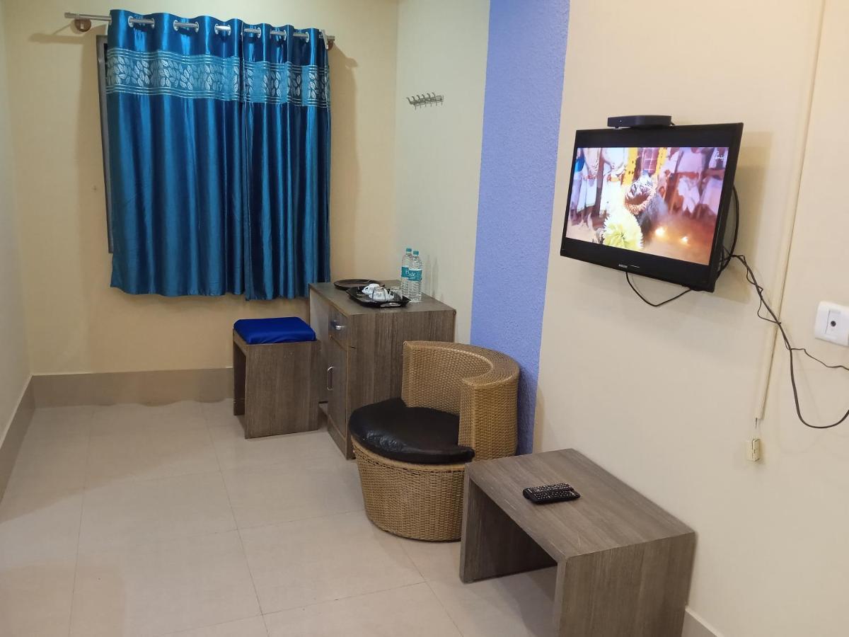 Circle Hotel *