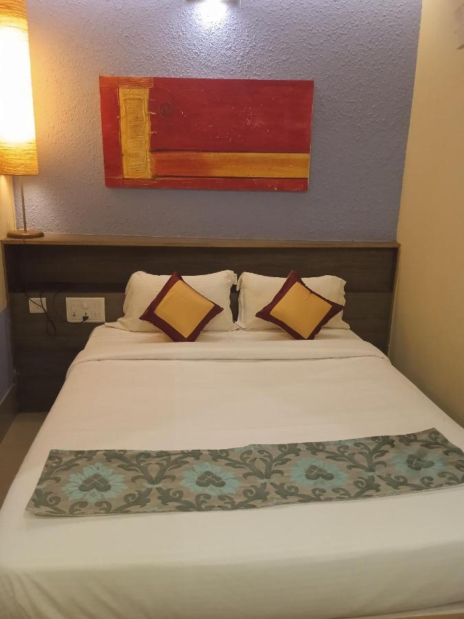 Circle Hotel *