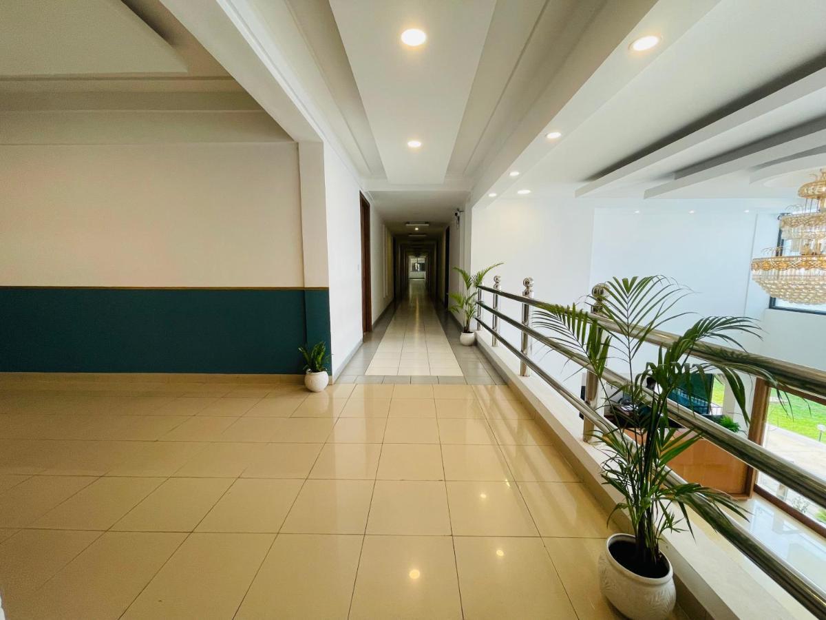 Zeke Hotel
