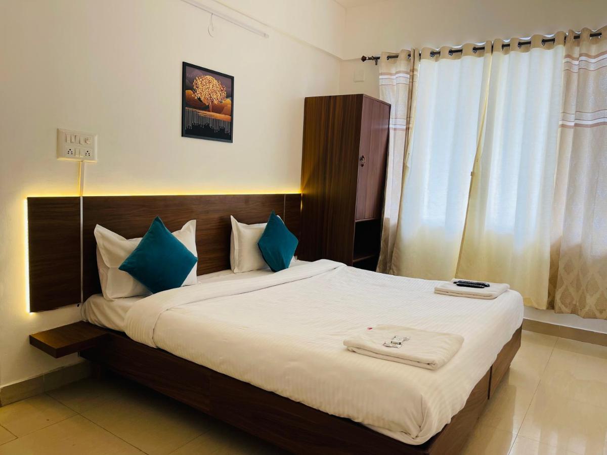 Zeke Hotel