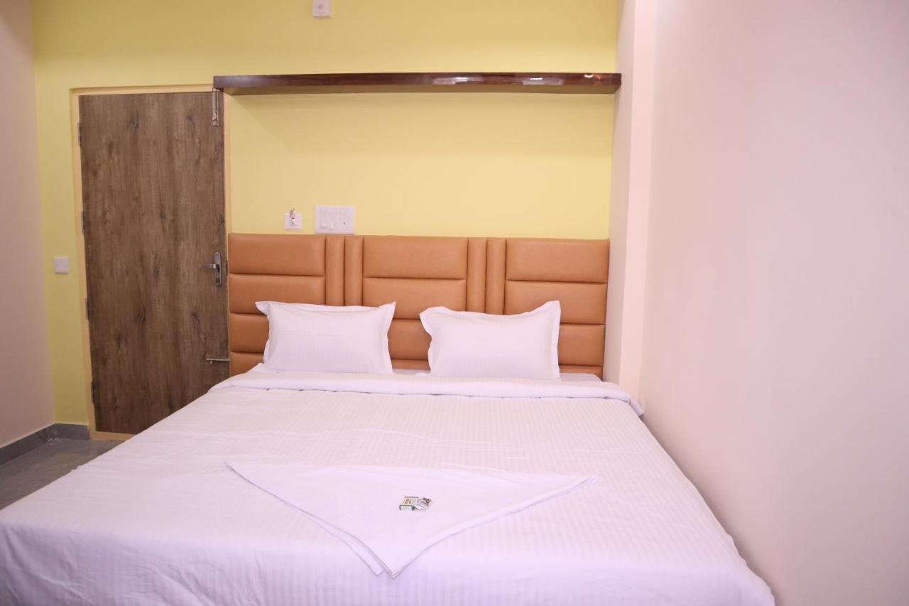 Smilestay Karanji Paradise Hotel 3*