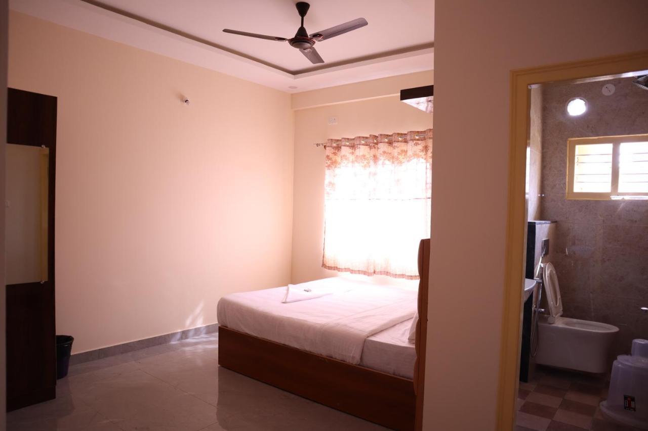 Smilestay Karanji Paradise Hotel 3*