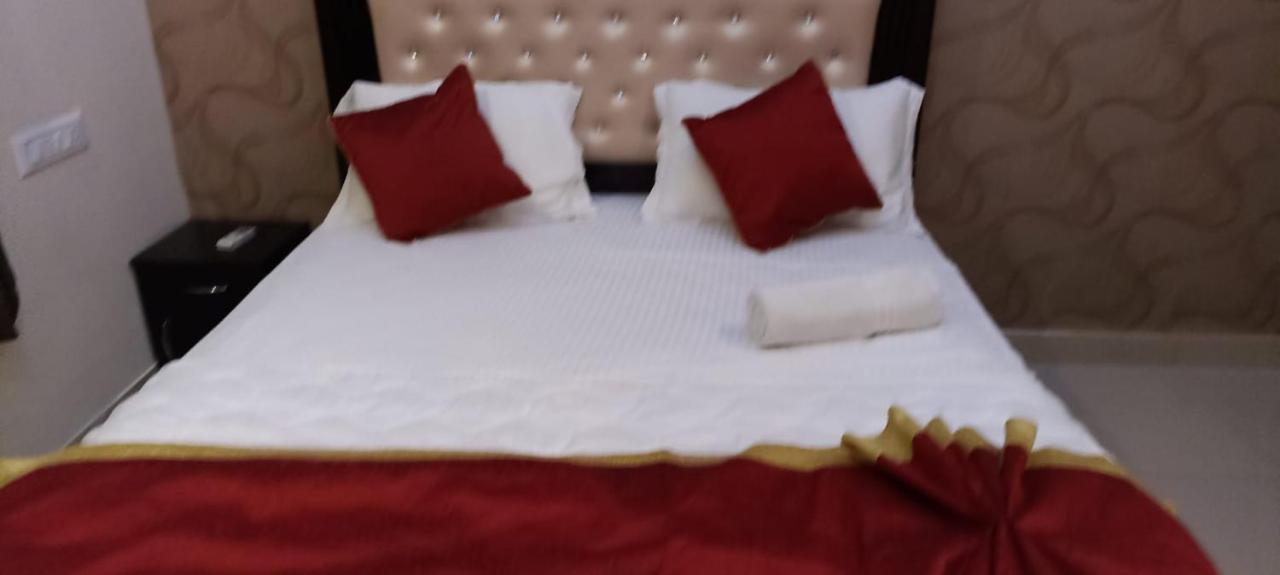Urban Adams Service Hotel