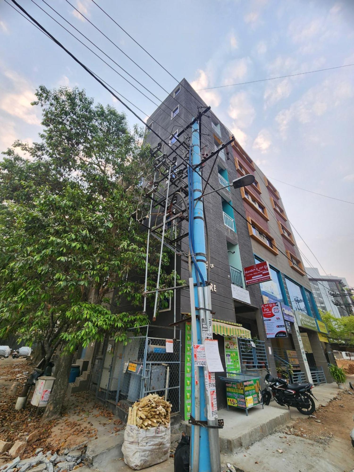 Squarstay Hotel *