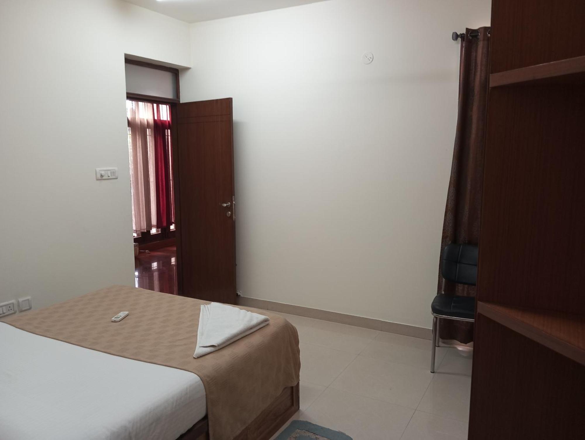 Guest house Lmh Ii *