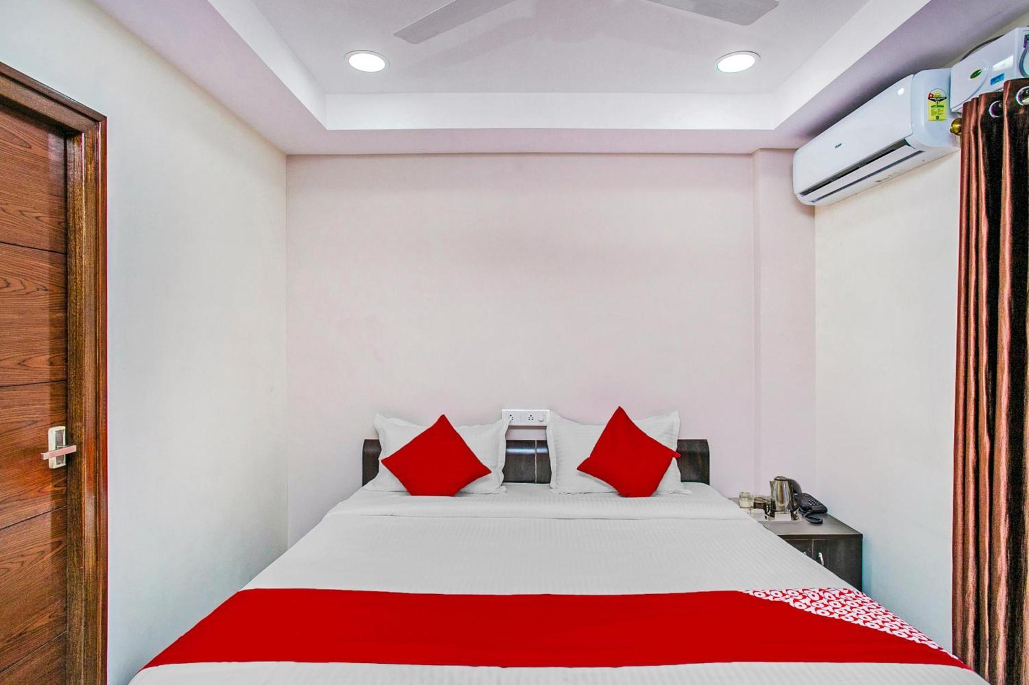 Hotel O Amster 4*