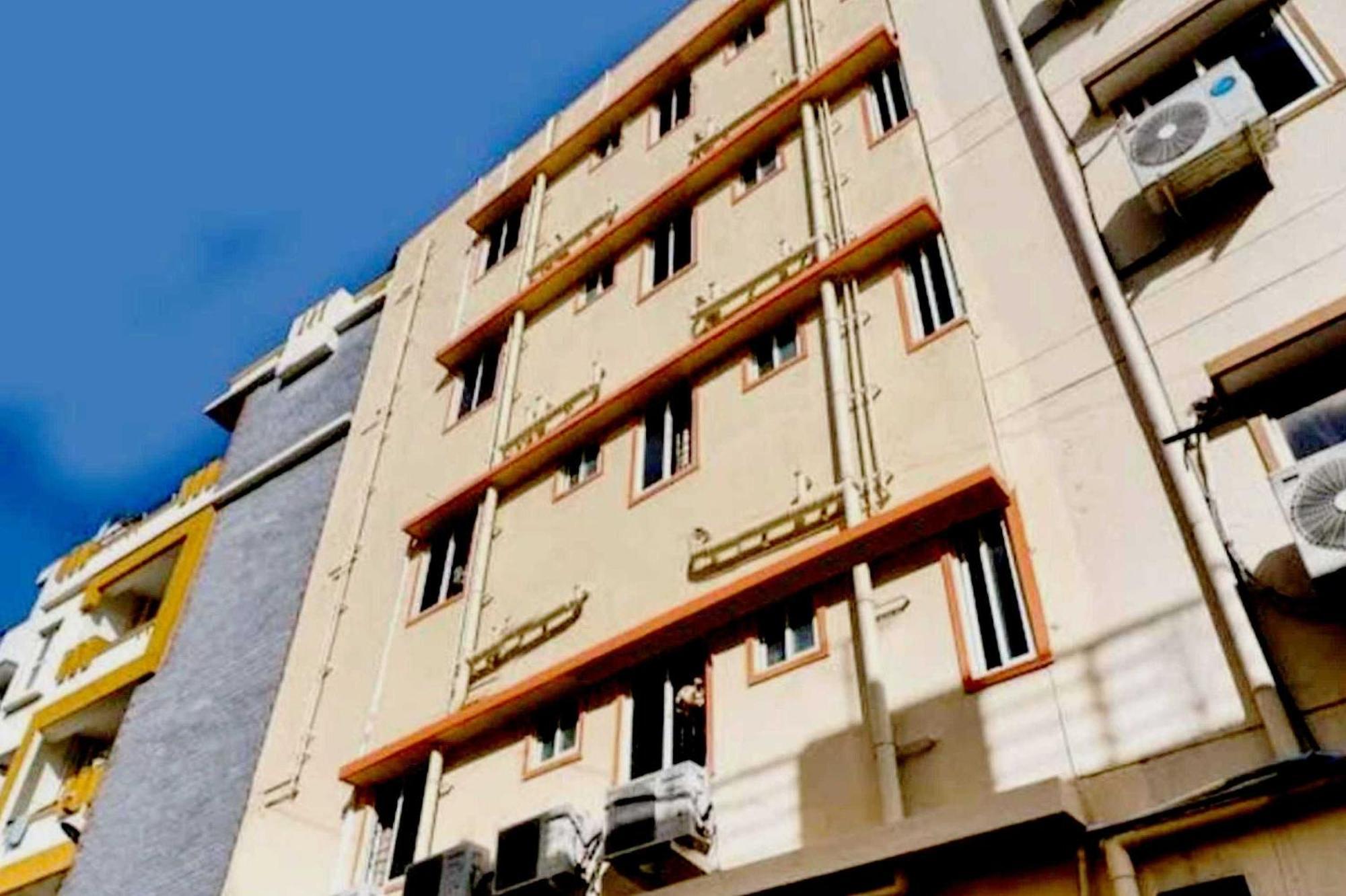 Collection O Emara Galaxy Executive Hotel