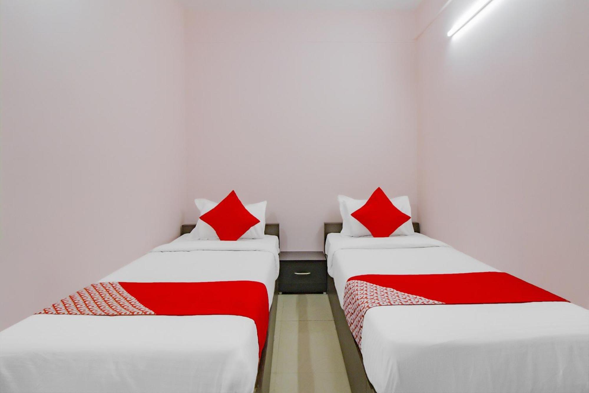 Hotel Oyo 79181 Sri Dhanalakshmi Boarding & Lodging 3*