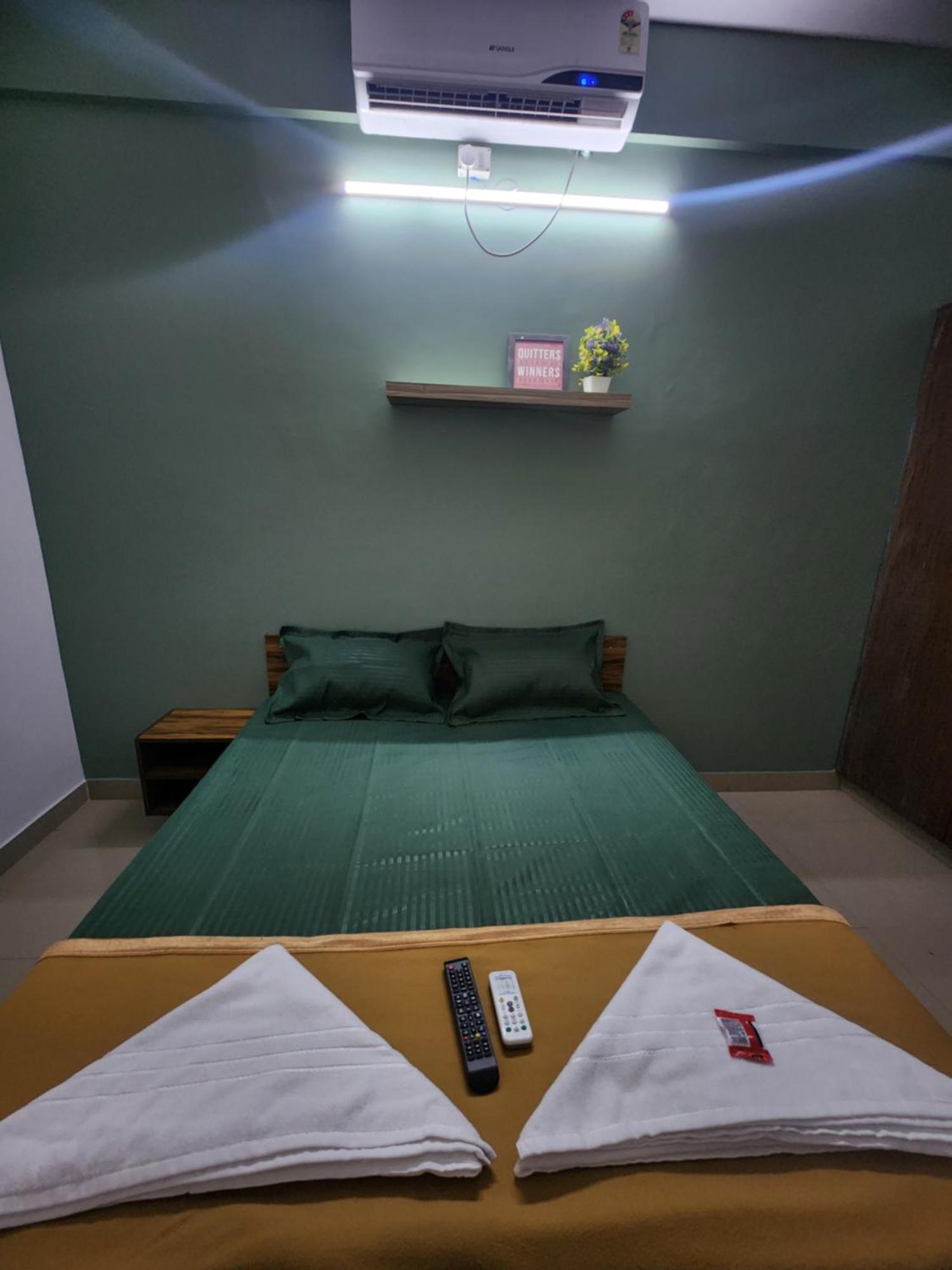 Squarstay Hotel *