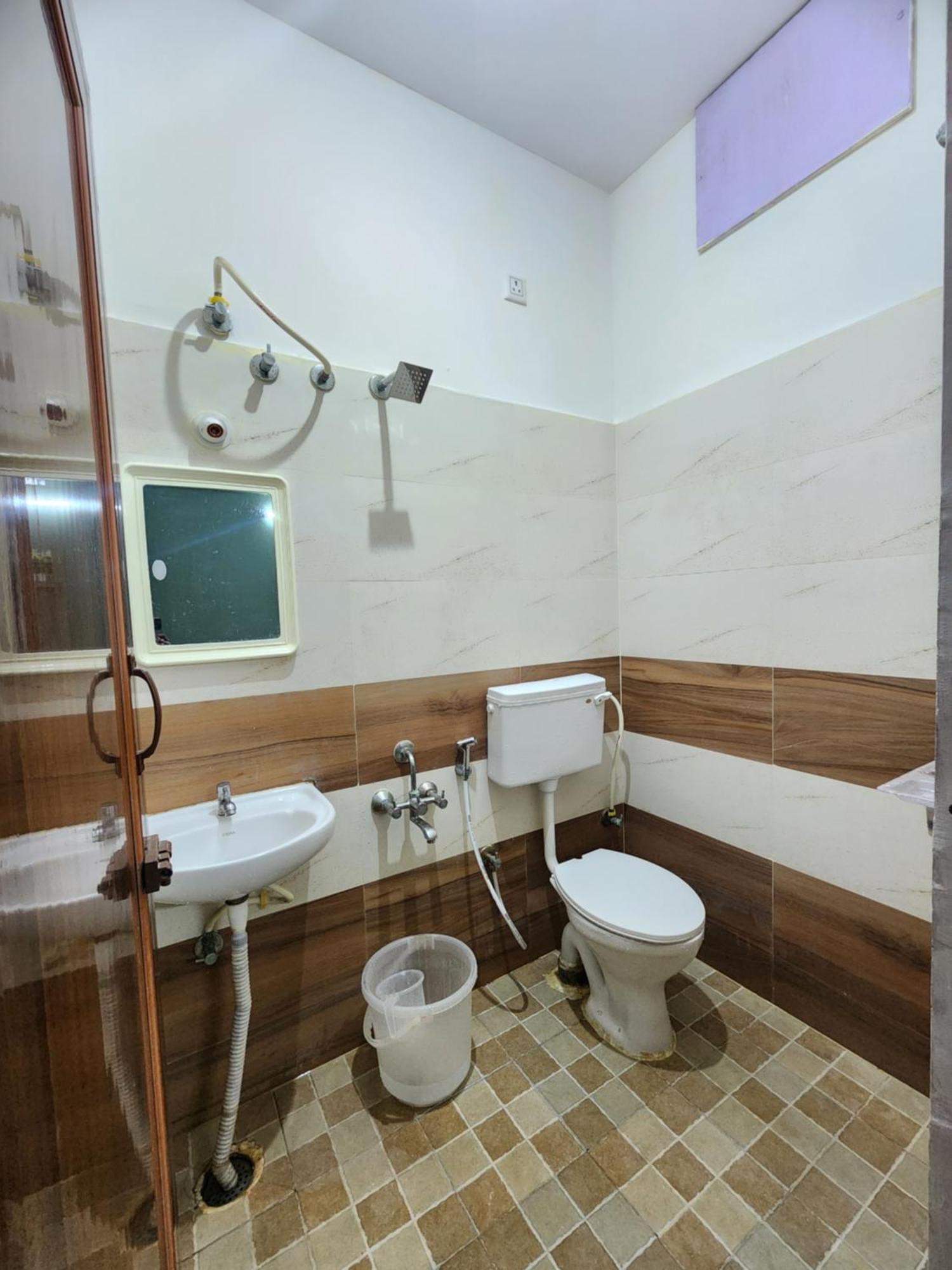 Hotel Squarstay Bangalore