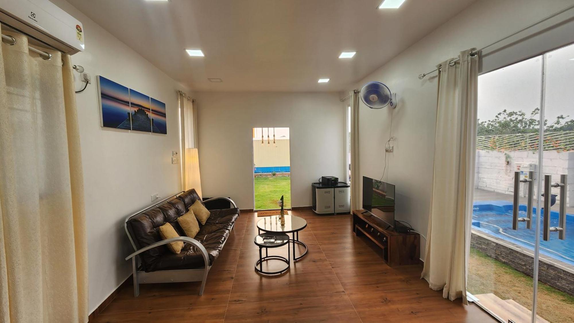 Holiday home Picnic For With Private Heated Pool & Bbq *