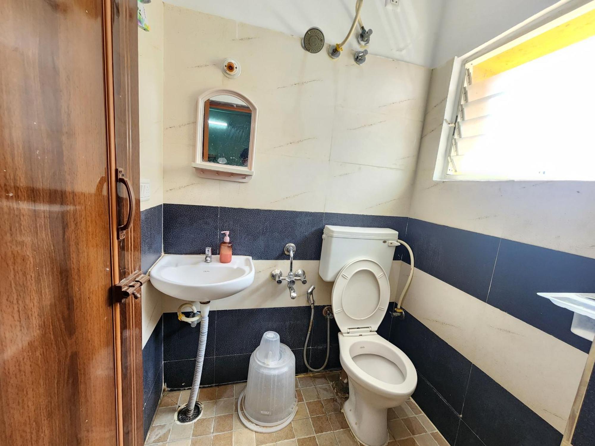Hotel Squarstay Bangalore