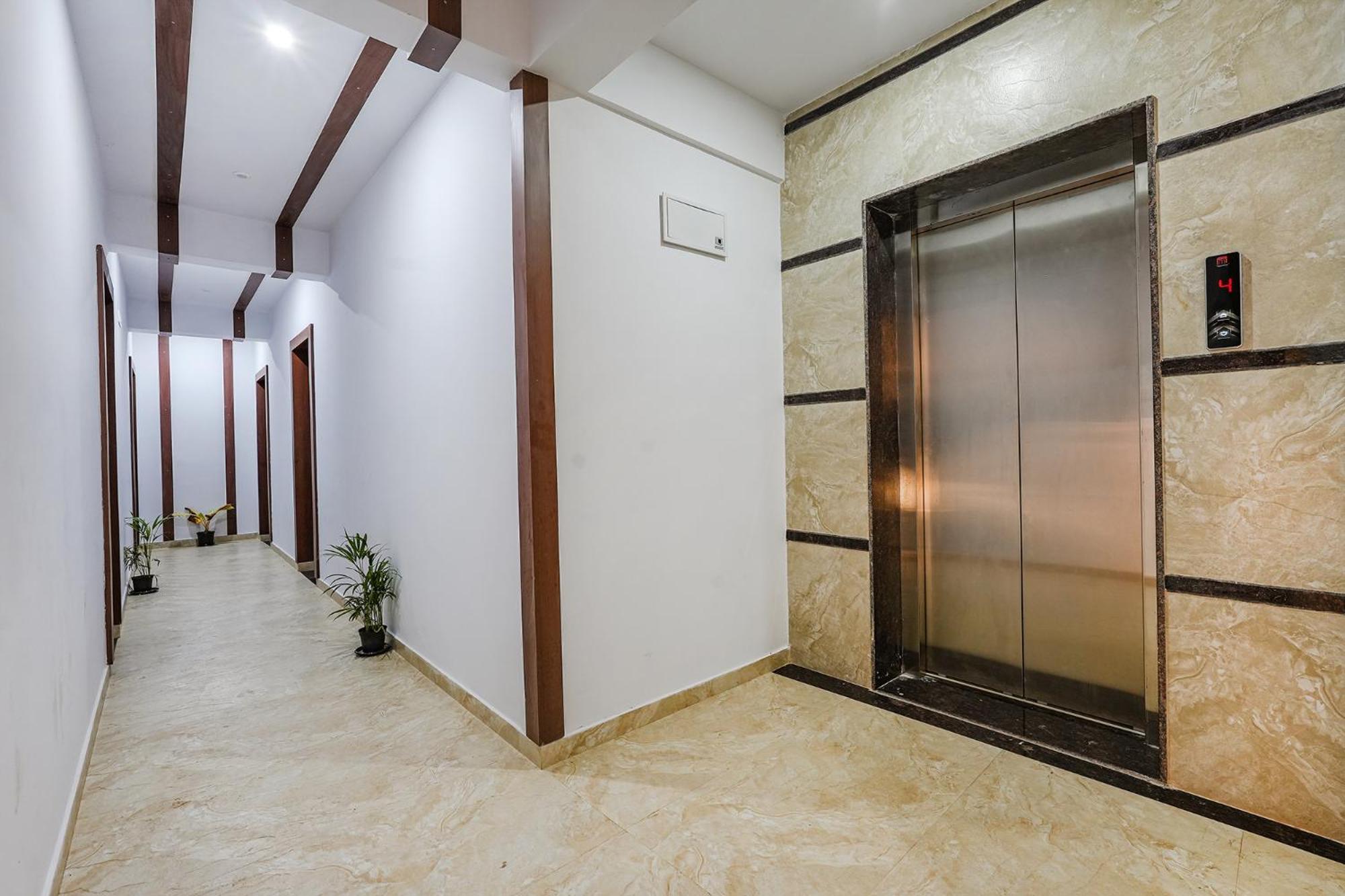 Fabhotel Tree - Airport Road Hotel