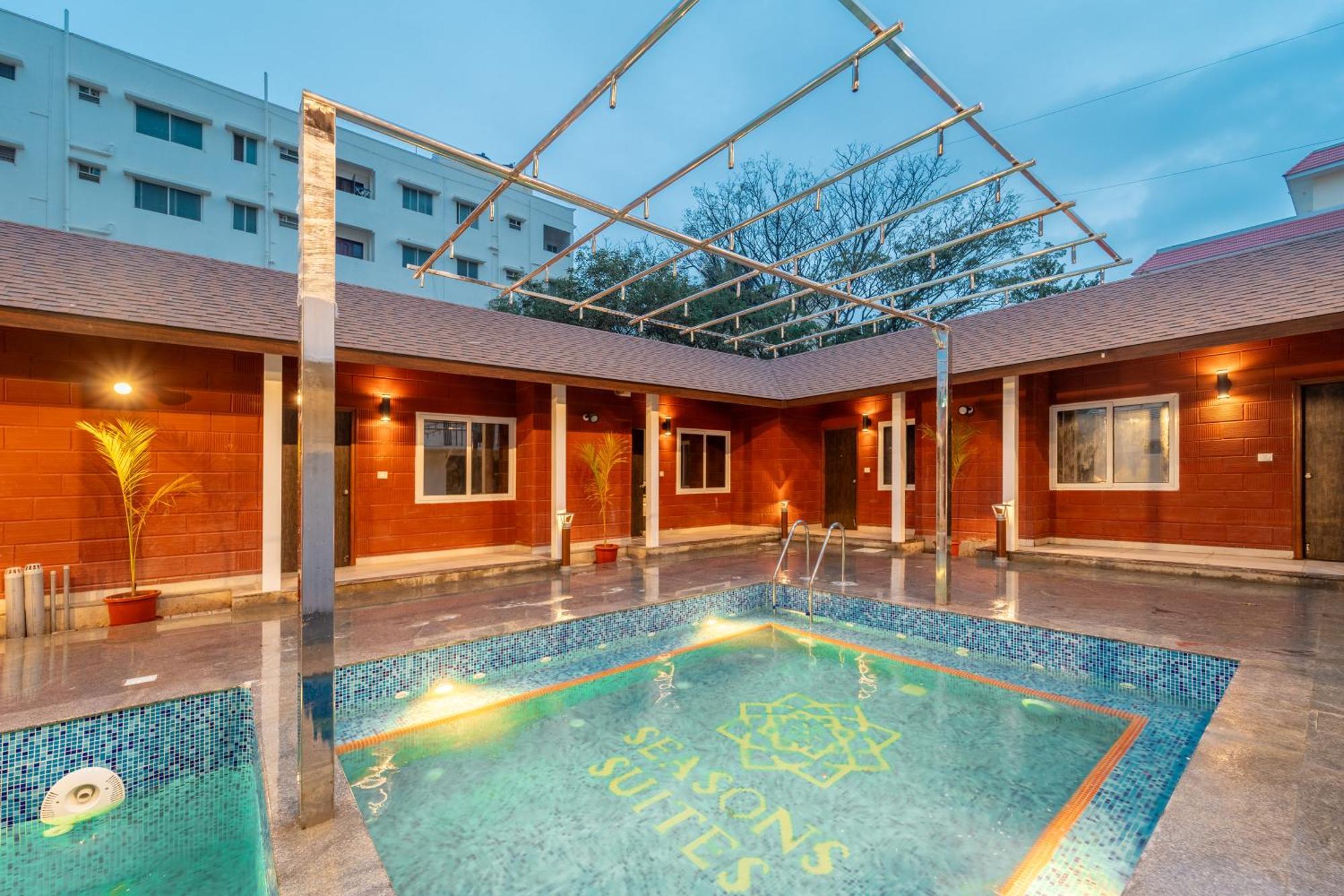 Seasons - Hbr Hotel