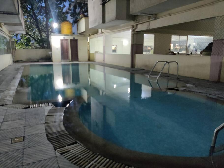Luxurious 3 Bhk With Swimming Pool *