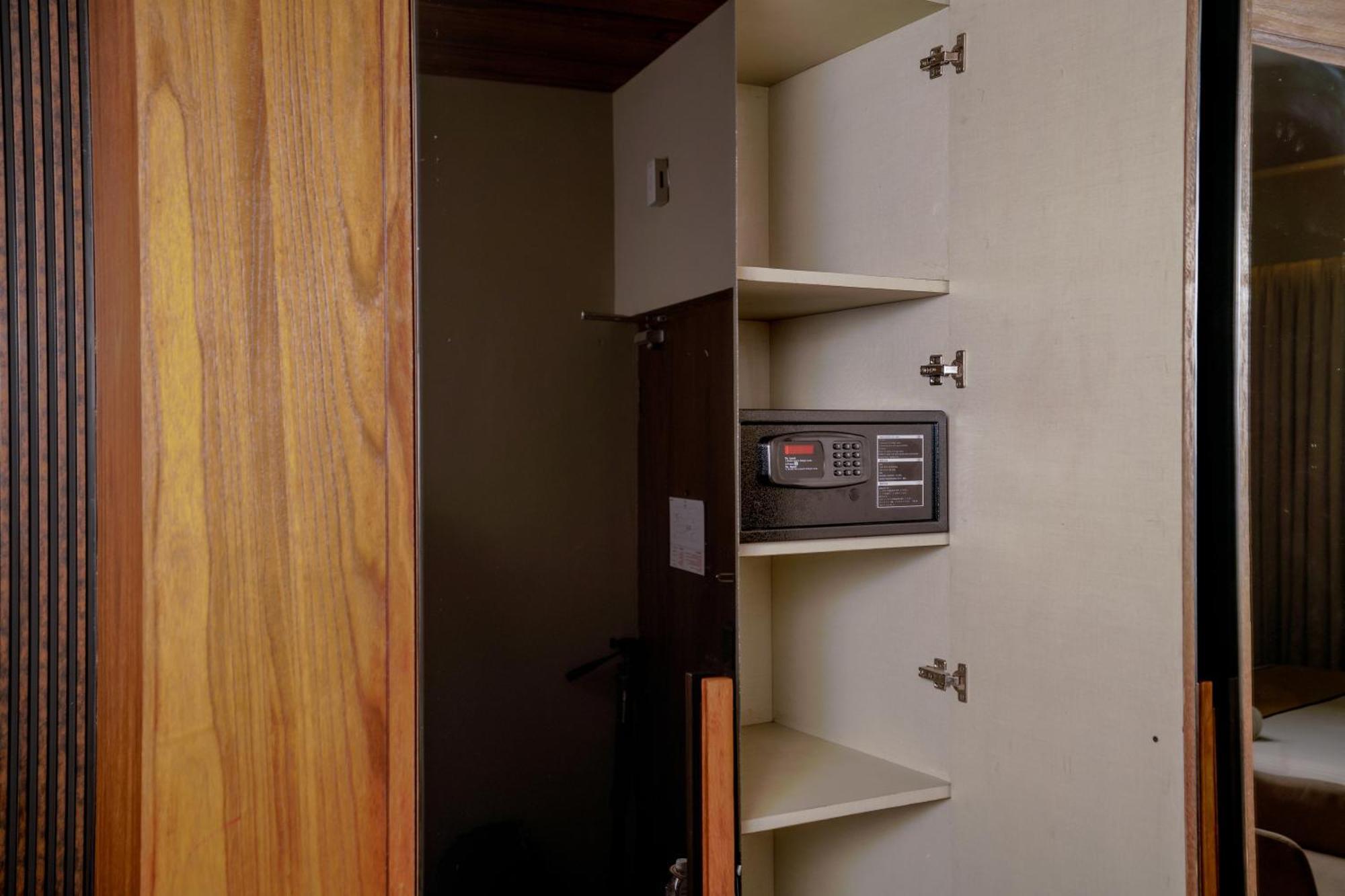 Lazdana Hotel 3*