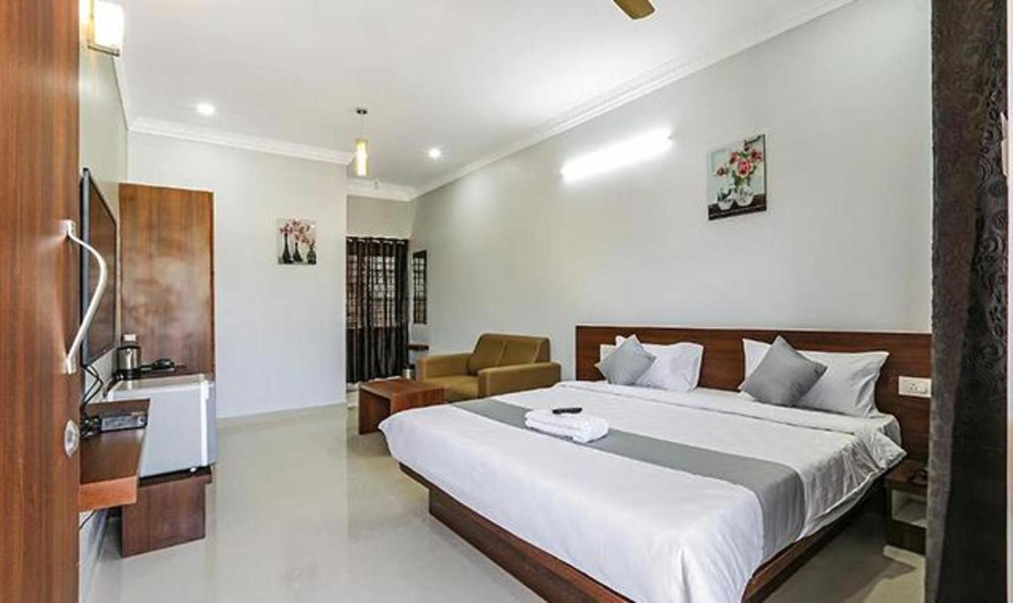 Fabhotel Gateway Suites 3*