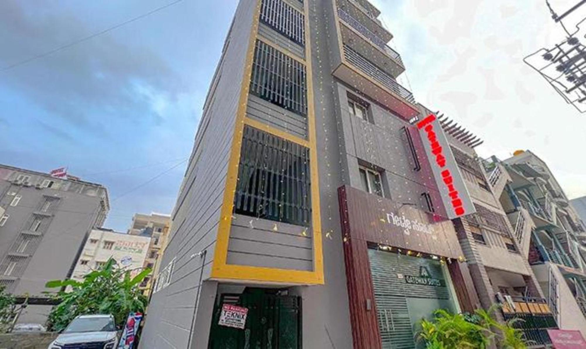 Hotel Fabhotel Gateway Suites 3*