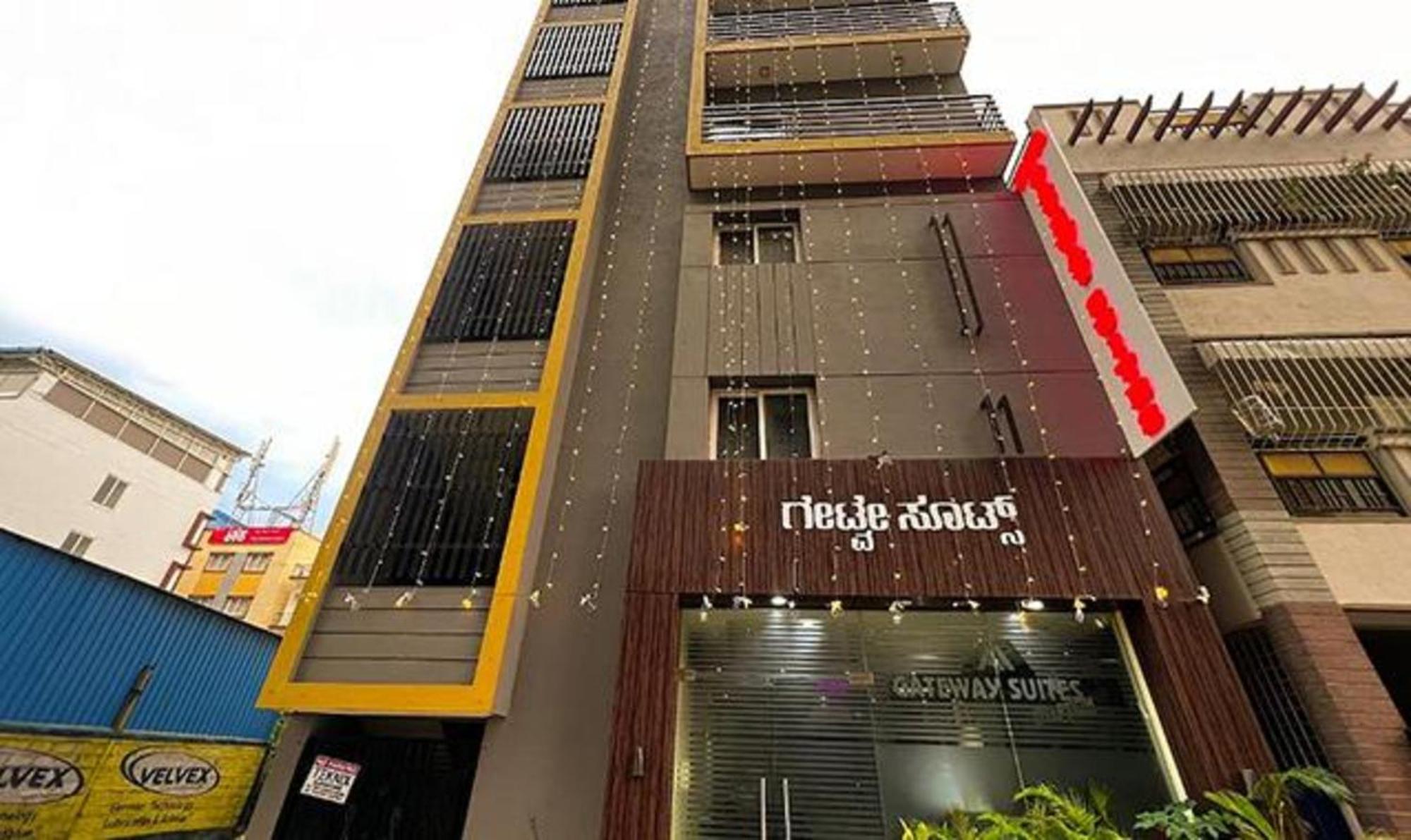 Hotel Fabhotel Gateway Suites