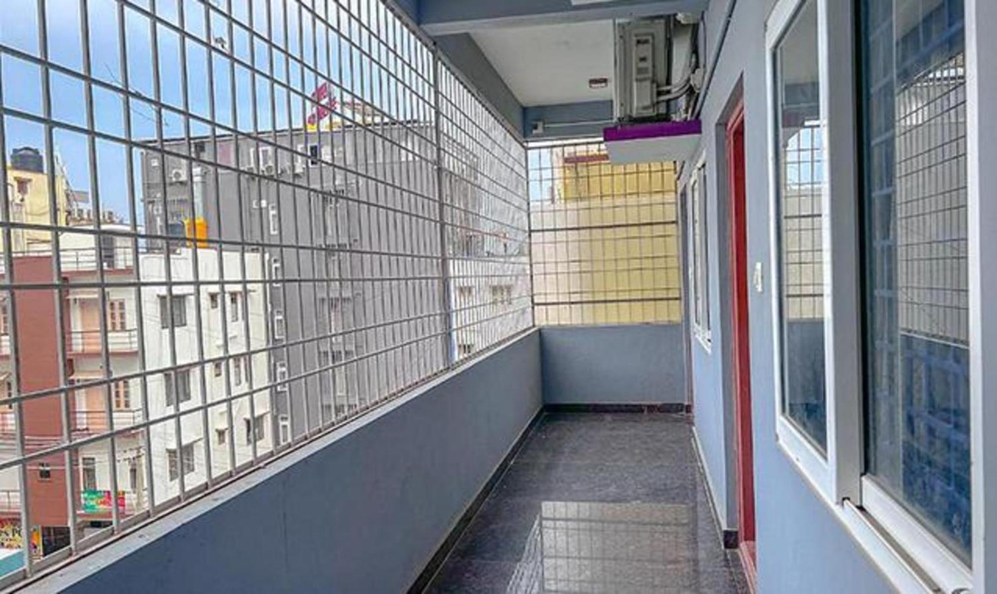 Fabhotel Gateway Suites Hotel