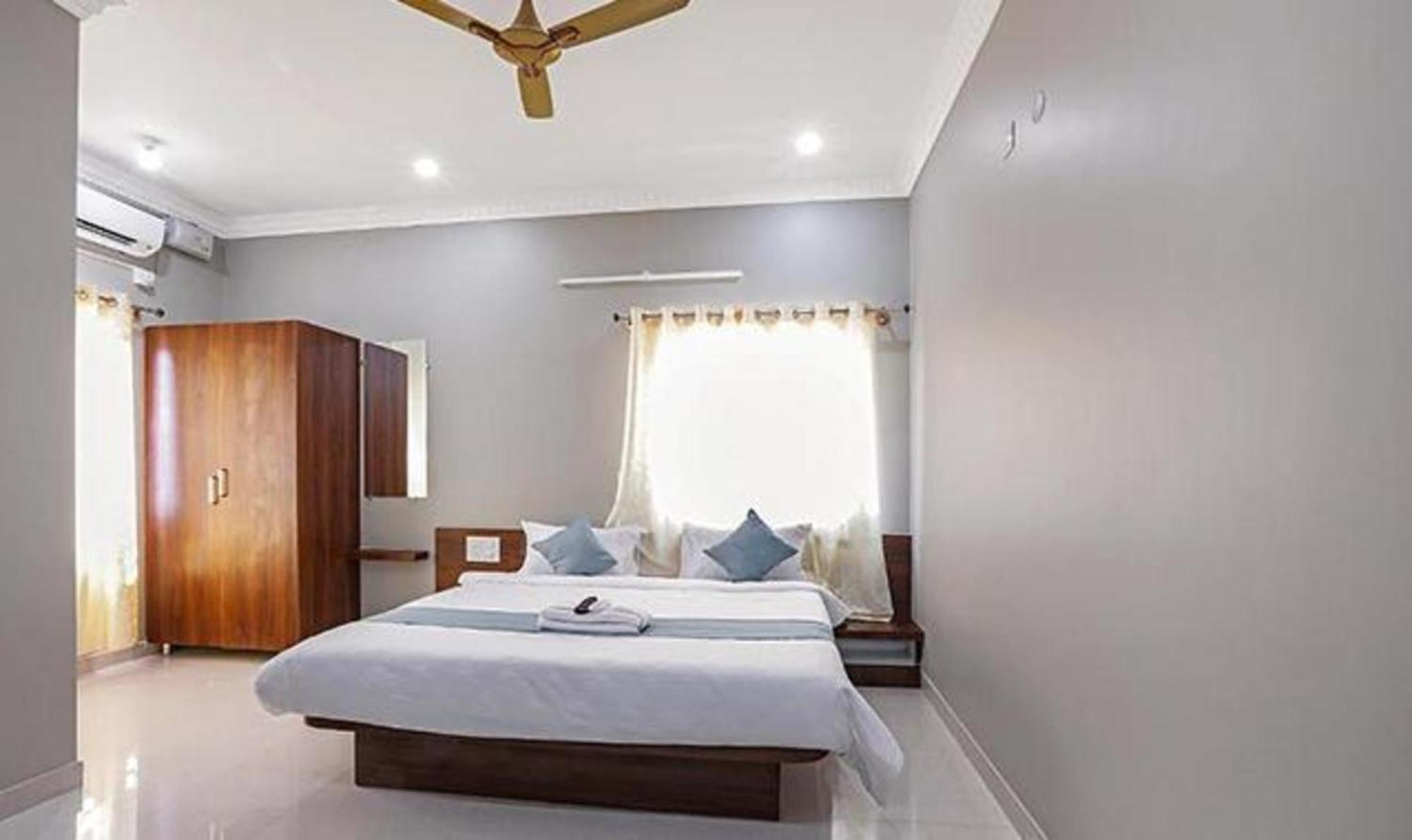 Fabhotel Gateway Suites 3*