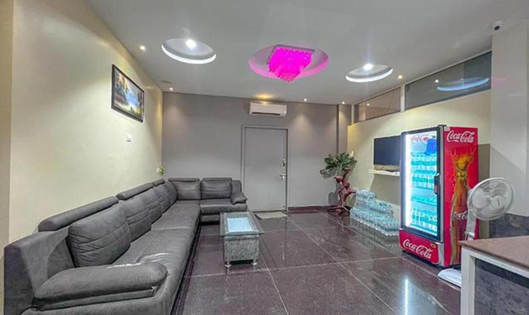 Hotel Fabhotel Gateway Suites