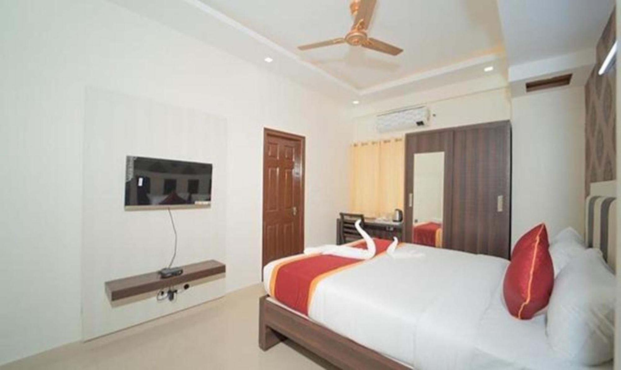 Hotel Fabhotel Panchami Comforts 3*