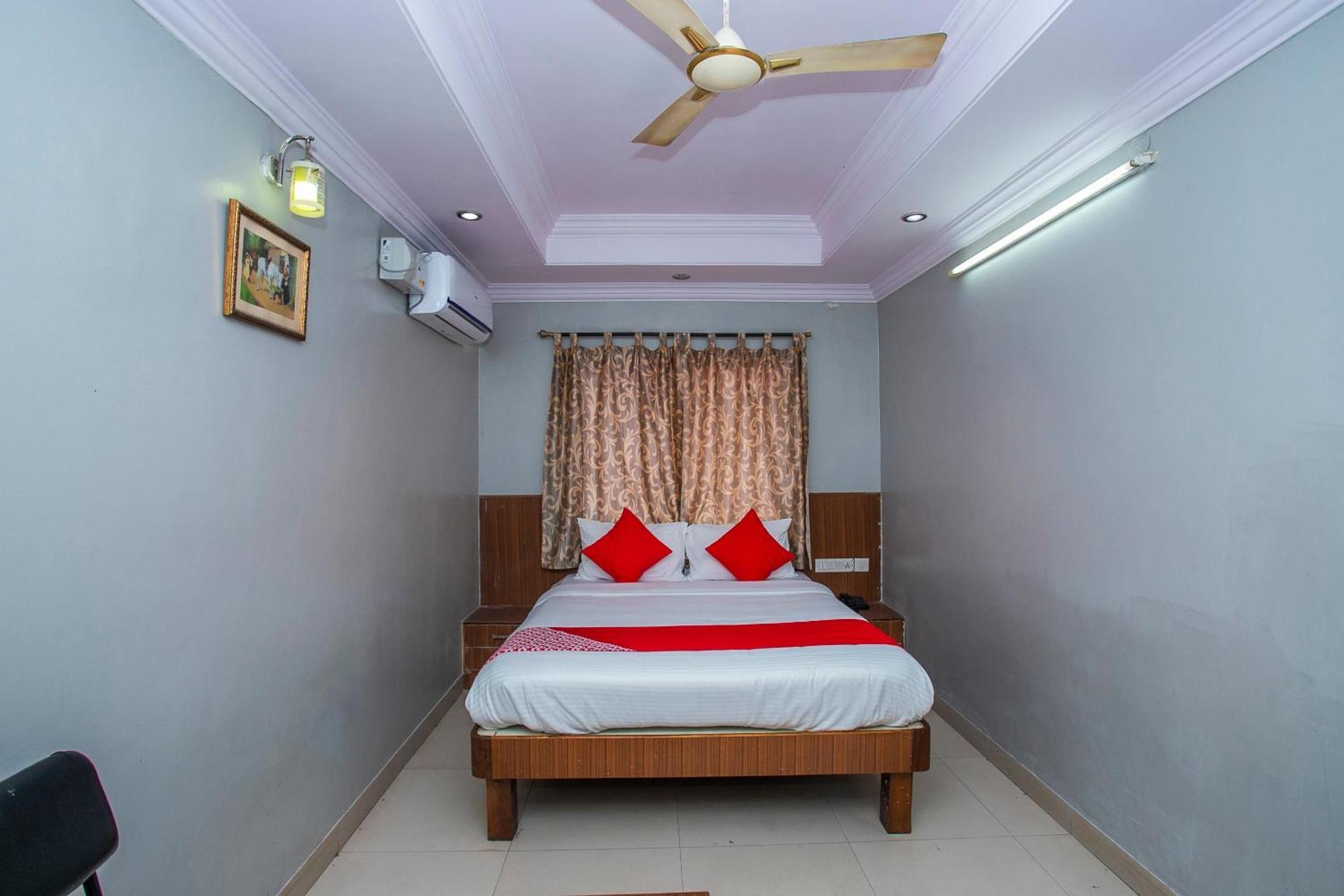 O White Near Lalbagh Botanical Garden 4* Bangalore