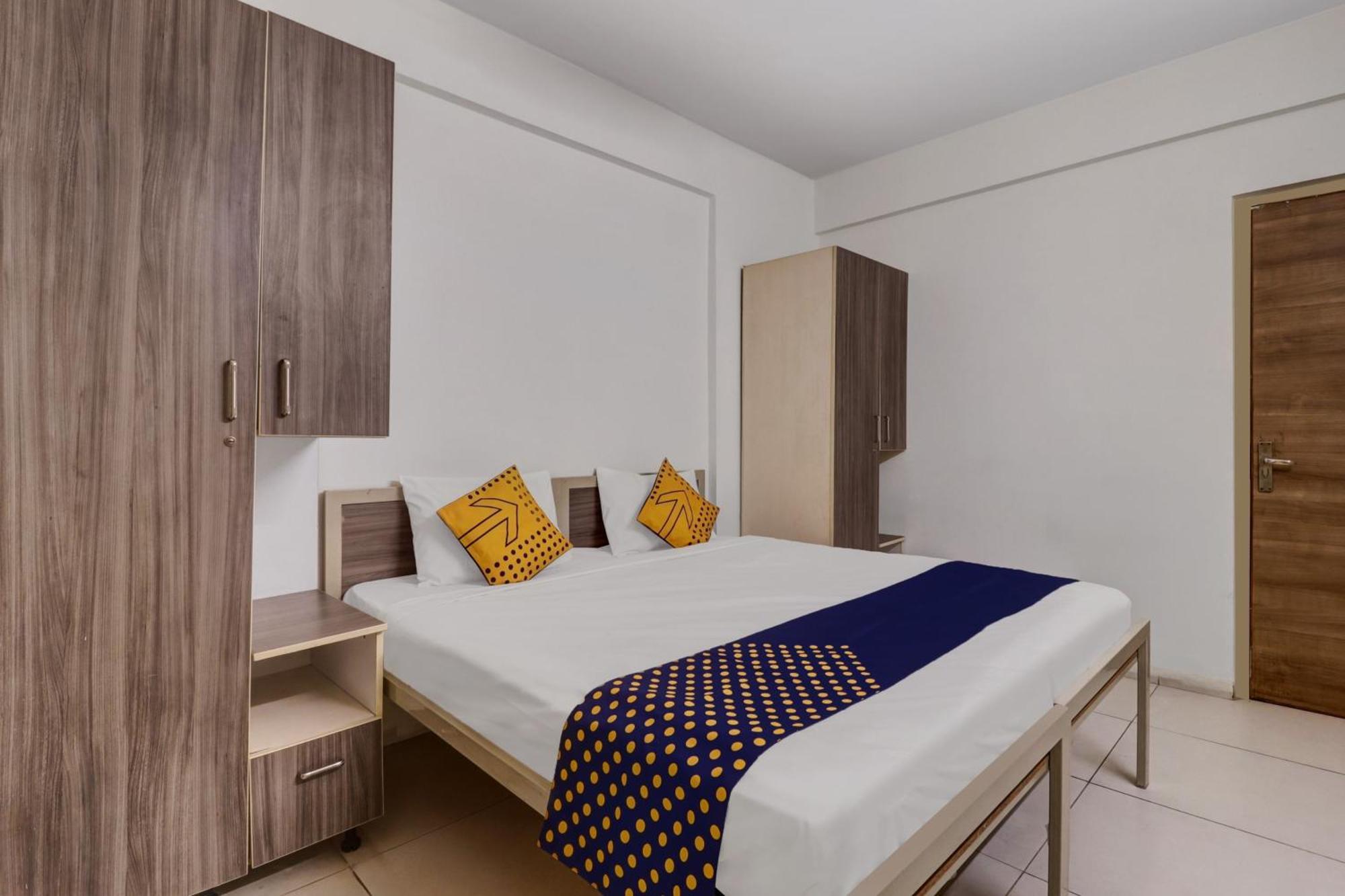 Oyo Flagship 80891g Amsterdam House