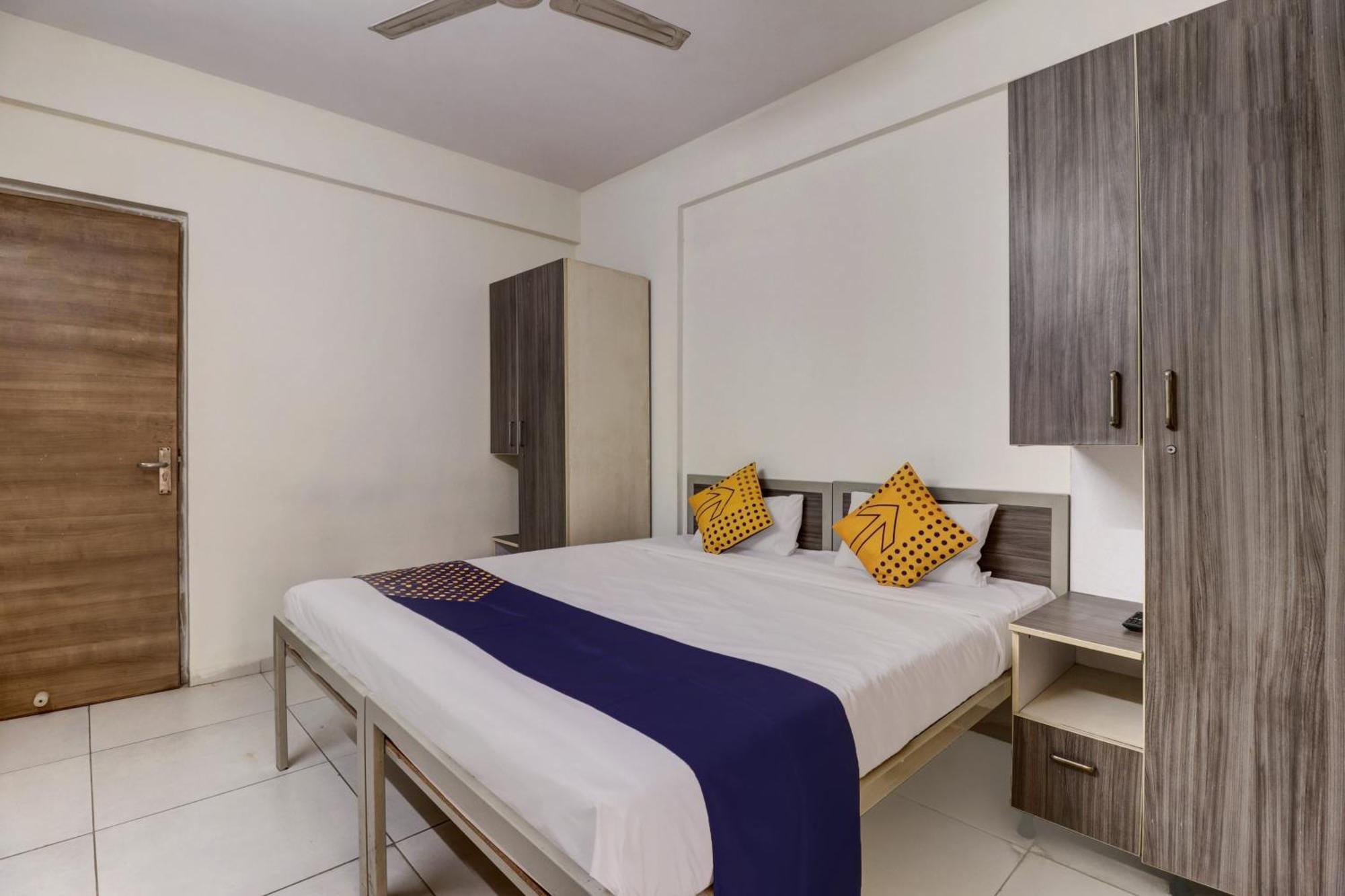 Hotel Oyo Flagship 80891g Amsterdam House 3*