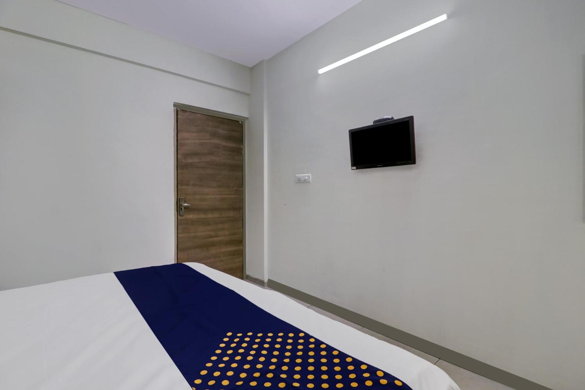 Hotel Oyo Flagship 80891g Amsterdam House 3*