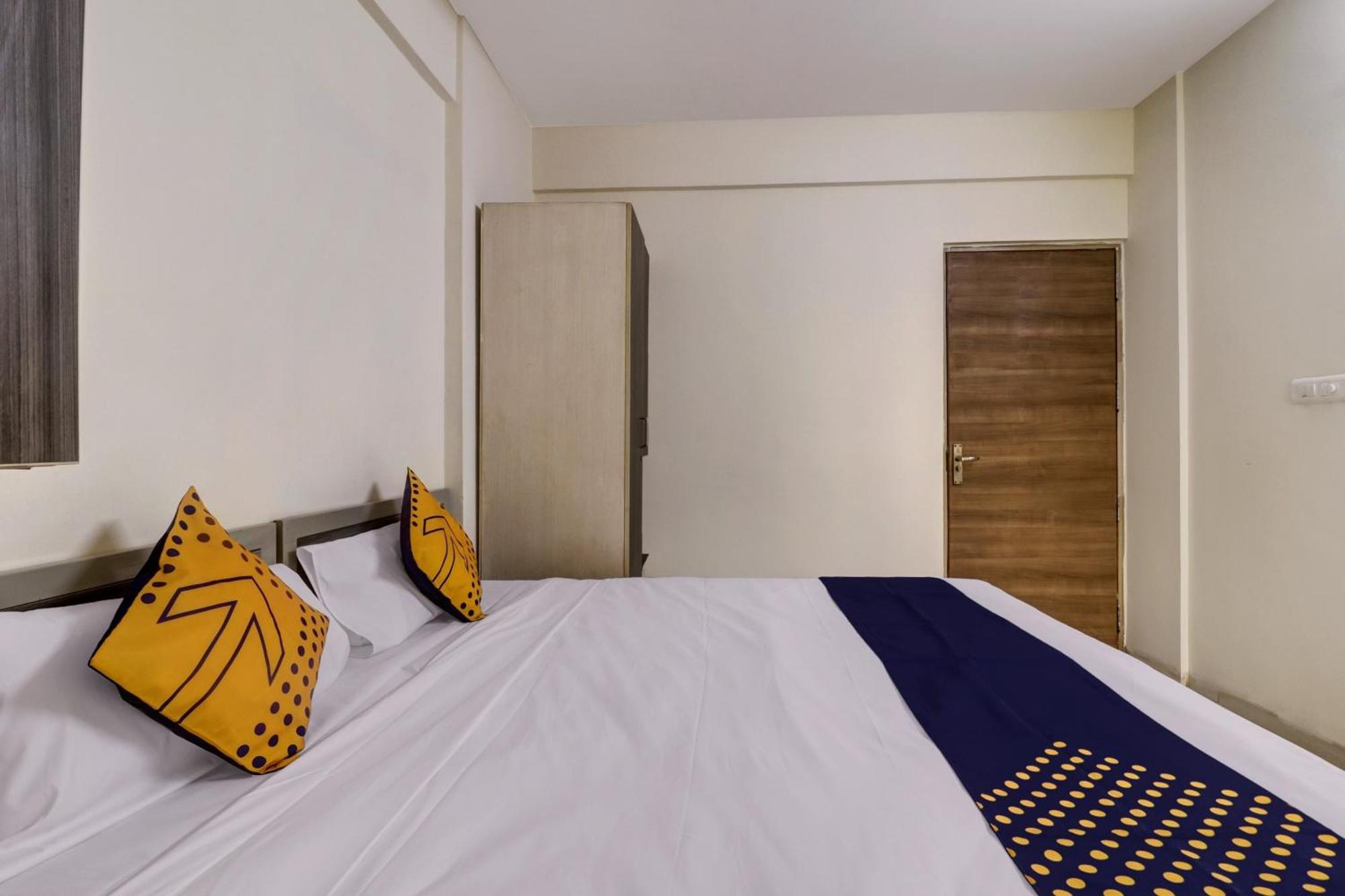 Oyo Flagship 80891g Amsterdam House Hotel