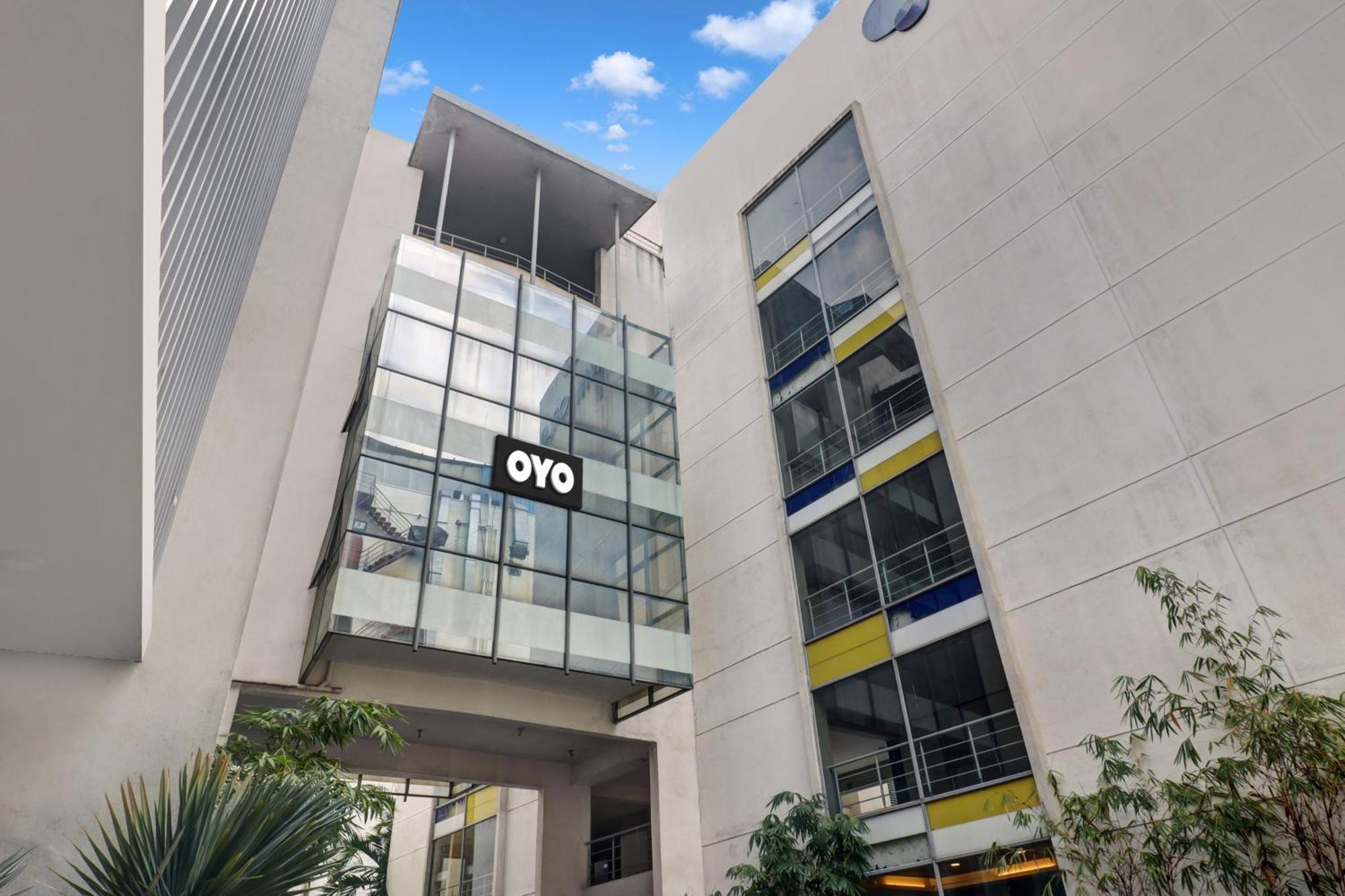 Oyo Flagship 80891g Amsterdam House