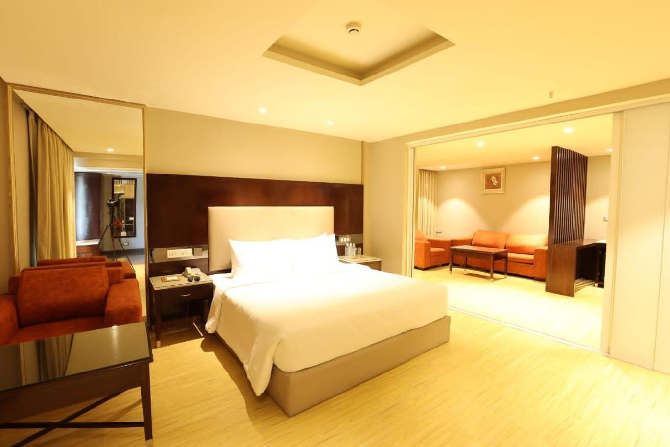 Hotel Citadel Sarovar Portico 4*