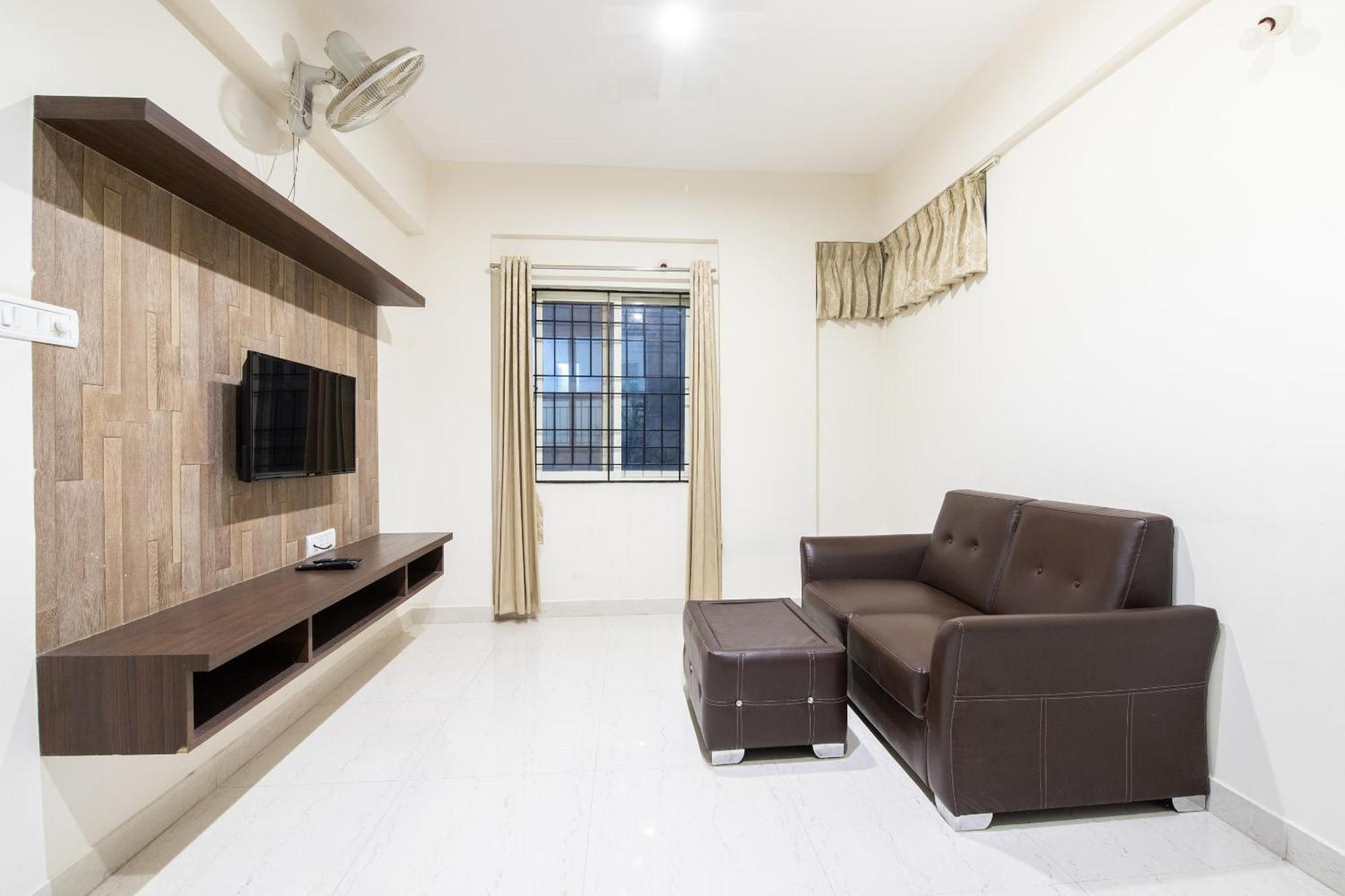 Capital O 9917 Sjr And Comforts Hotel 3*