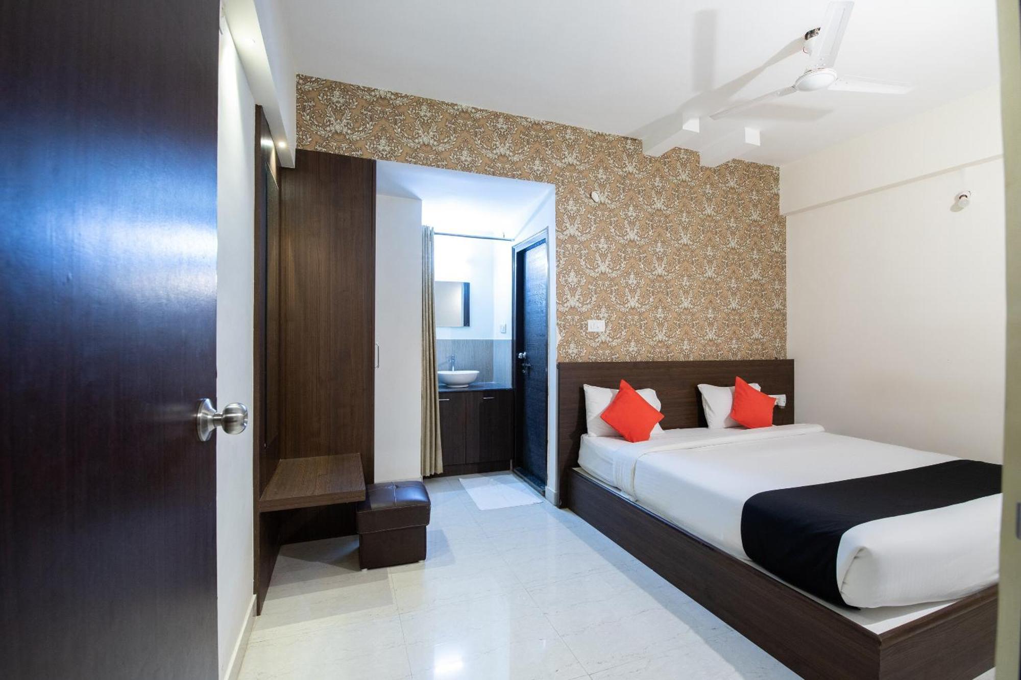 Hotel Capital O 9917 Sjr And Comforts Bangalore