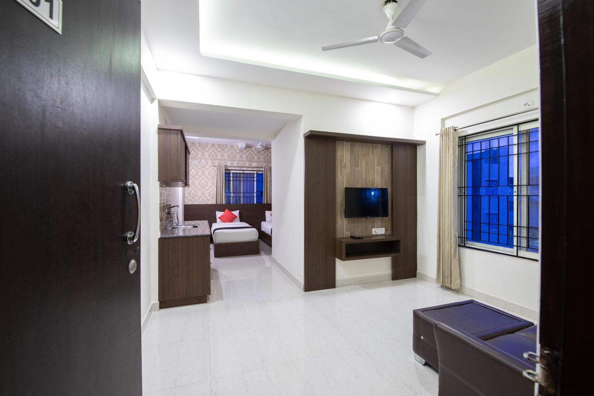 Hotel Capital O 9917 Sjr And Comforts Bangalore