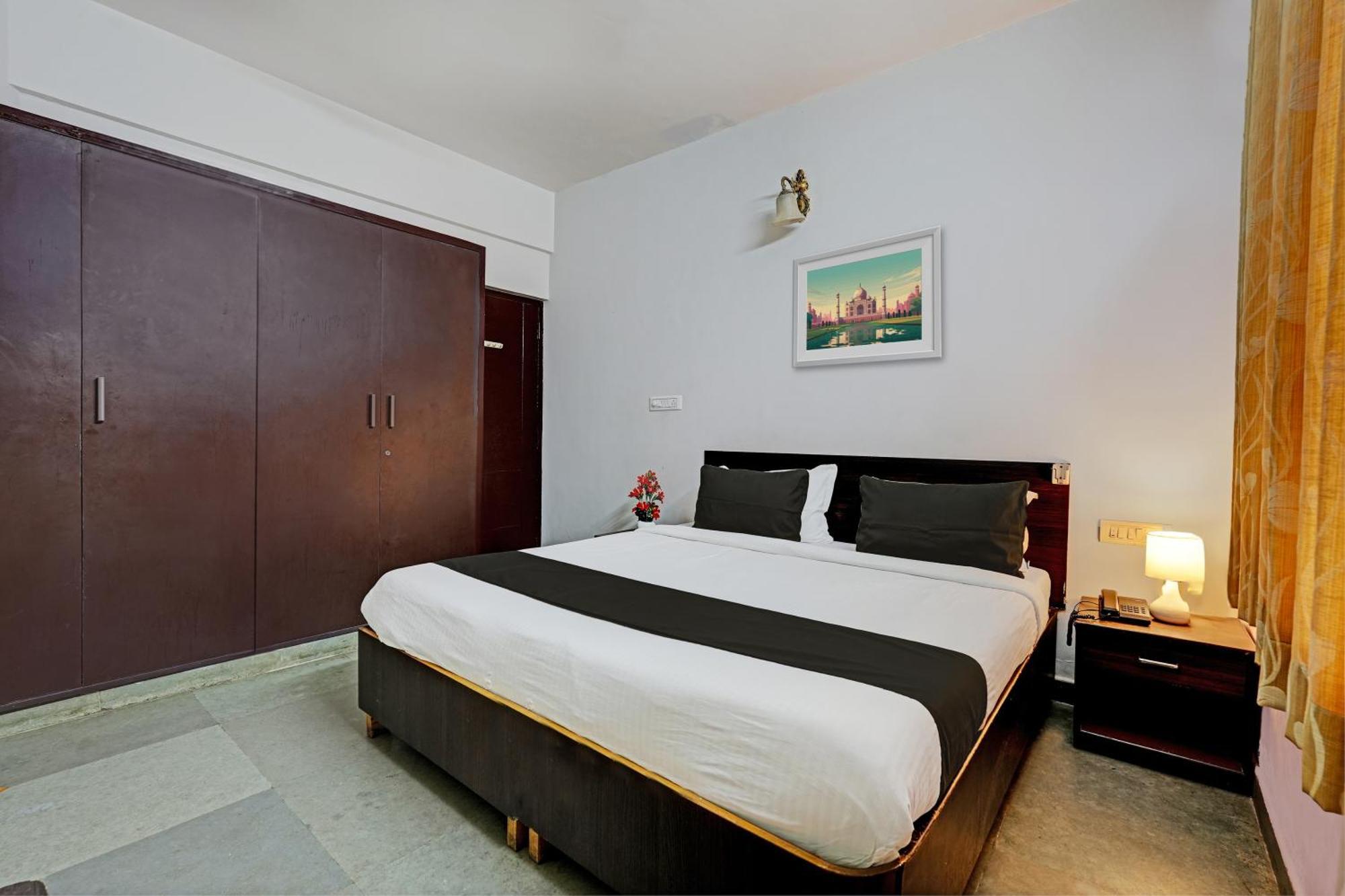 O Skylark Service Hotel
